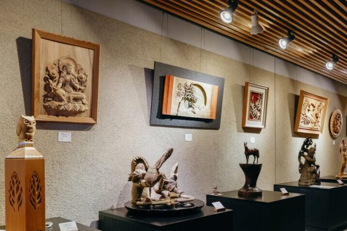 井波彫刻総合会館に展示されている作品たち